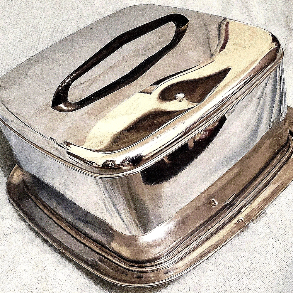 Vintage Lincoln Beautyware cake carrier 11.5×11.5